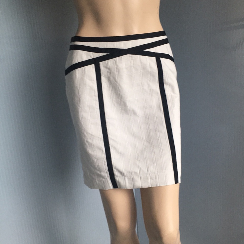 ANN TAYLOR - White & Black Graphic Cotton Skirt